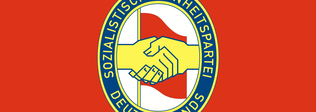 長らく東ドイツの政権党だったドイツ社会主義統一党の旗